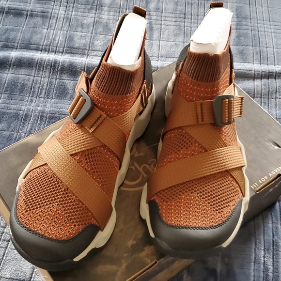 NWT Chaco - Picture 4 of 7